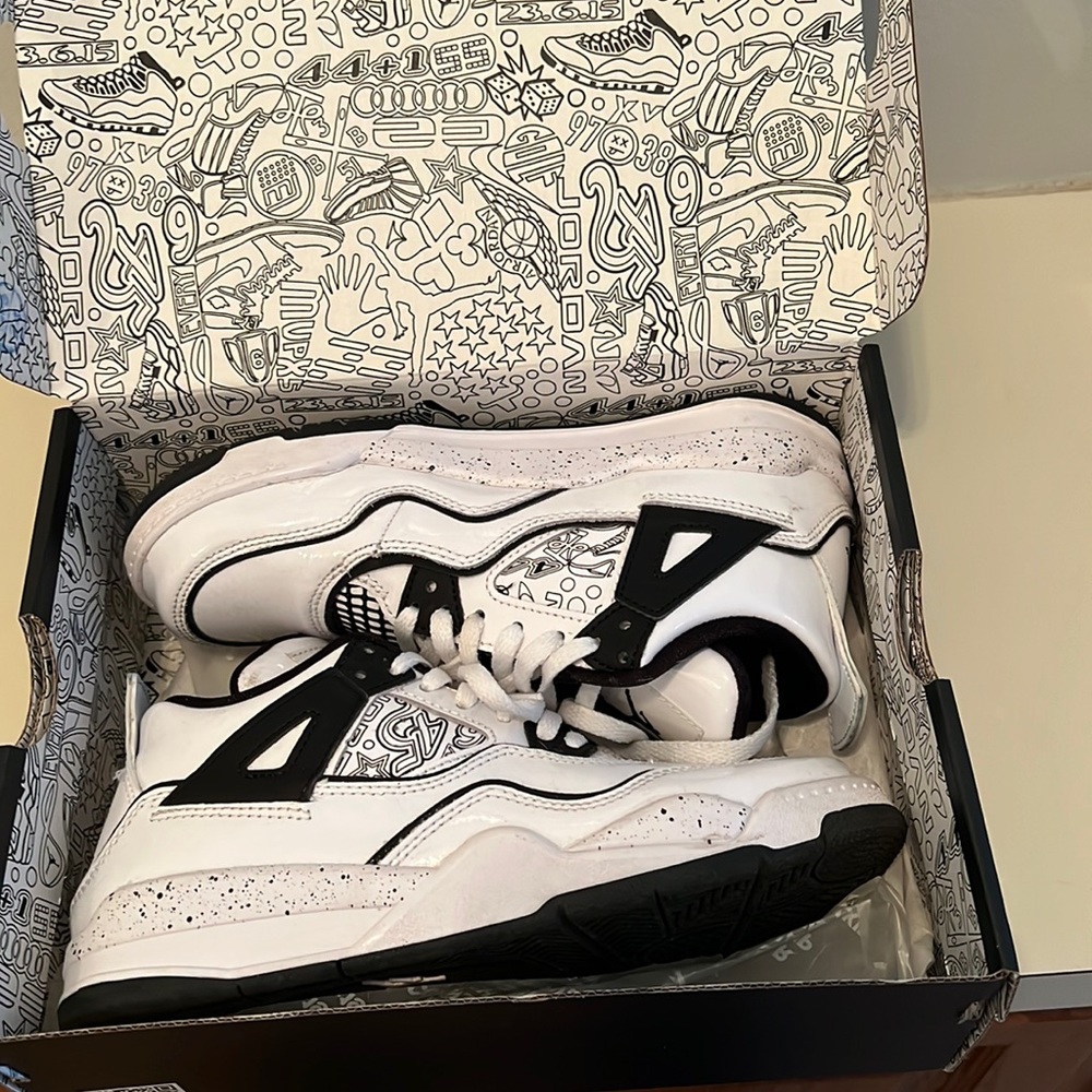Nike Jordan 4 Retro